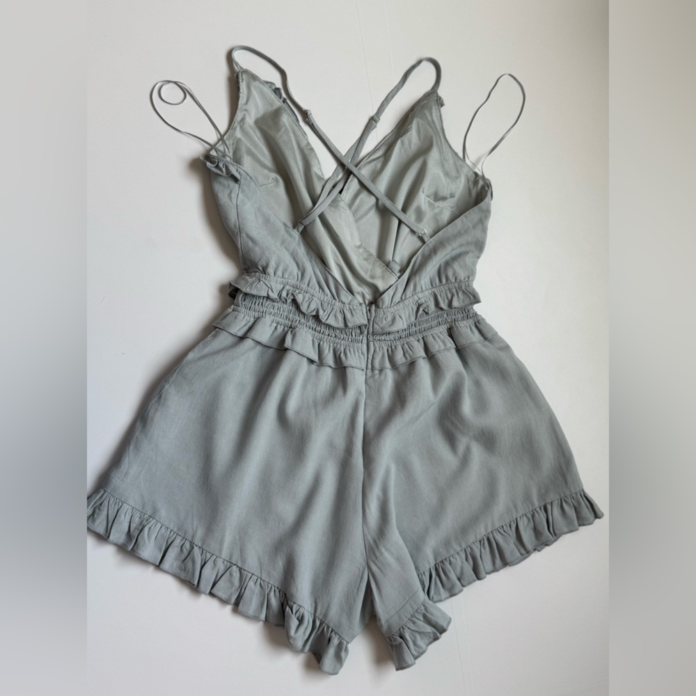 MABLE BELLA DUSTY BLUE RUFFLE SLEEVELESS ROMPER Sz M NWOT - Picture 8 of 11